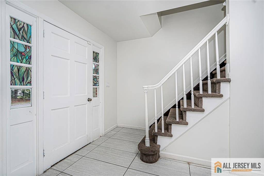 East Brunswick, NJ 08816,56 Dutch RD