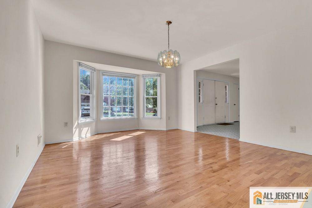 Milltown, NJ 08850,9 Mapleshade RD