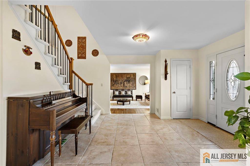 North Brunswick, NJ 08902,1236 Cozzens LN