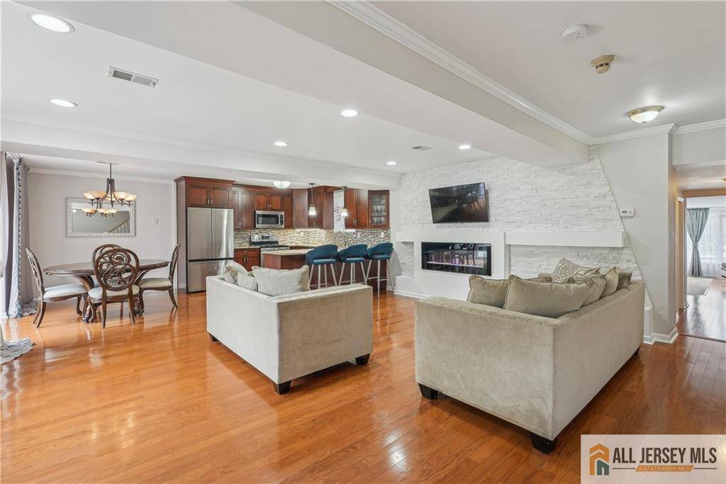 Freehold Twp, NJ 07728,52 State Route 33 ST