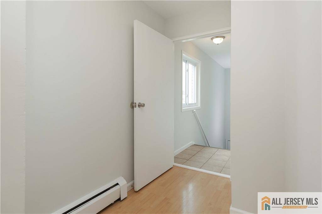 East Brunswick, NJ 08816,15 Lake AVE #1B