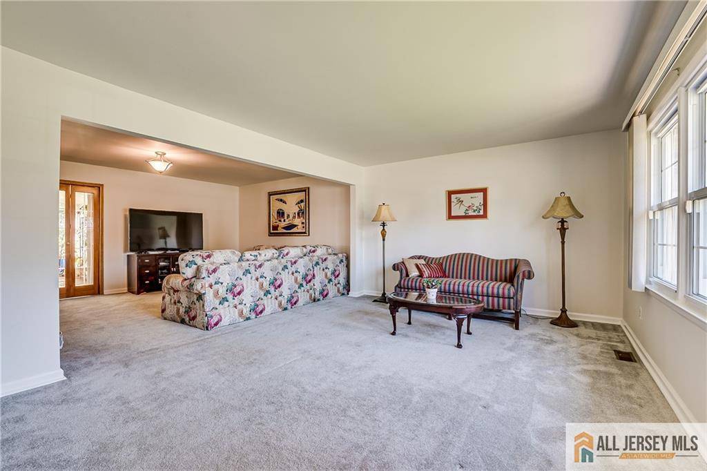 Plainsboro, NJ 08536,35 Groendyke LN