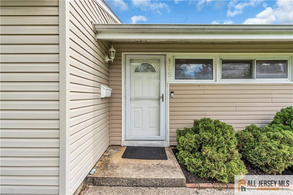 South Brunswick, NJ 08824,185 Kendall RD