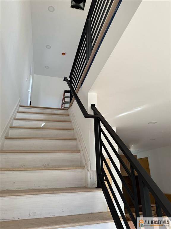 Perth Amboy, NJ 08861,374 Oak ST