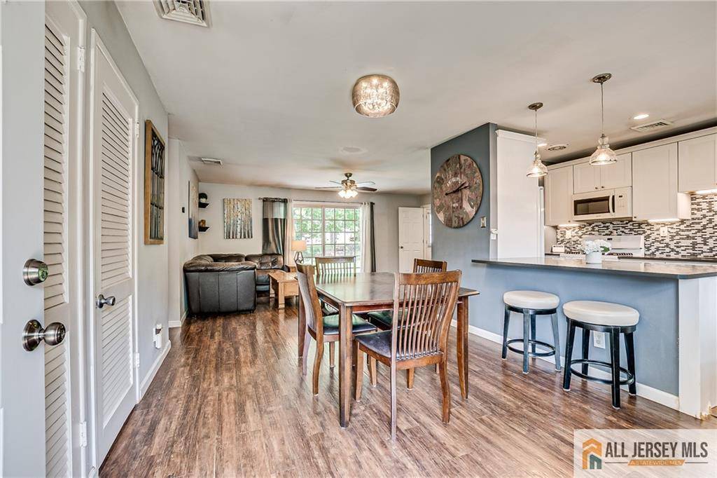 South Brunswick, NJ 08824,10 Ritter RD