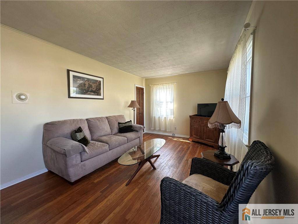 East Brunswick, NJ 08816,56 Harvey CIR