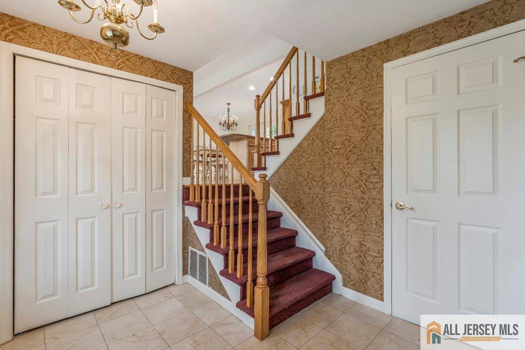 Middlesex, NJ 08846,10 Lauri LN