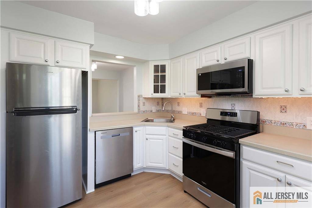 Edison, NJ 08817,416 Wallace ST #416