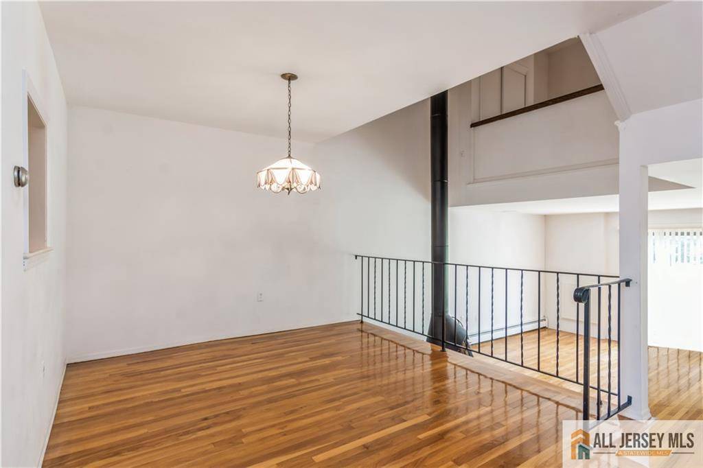 Iselin, NJ 08830,323 Gills LN #9C