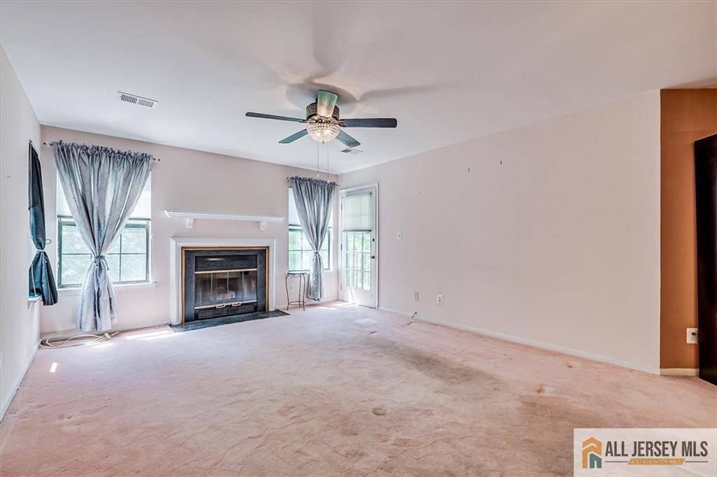 East Brunswick, NJ 08816,331 Cozzens CT #331