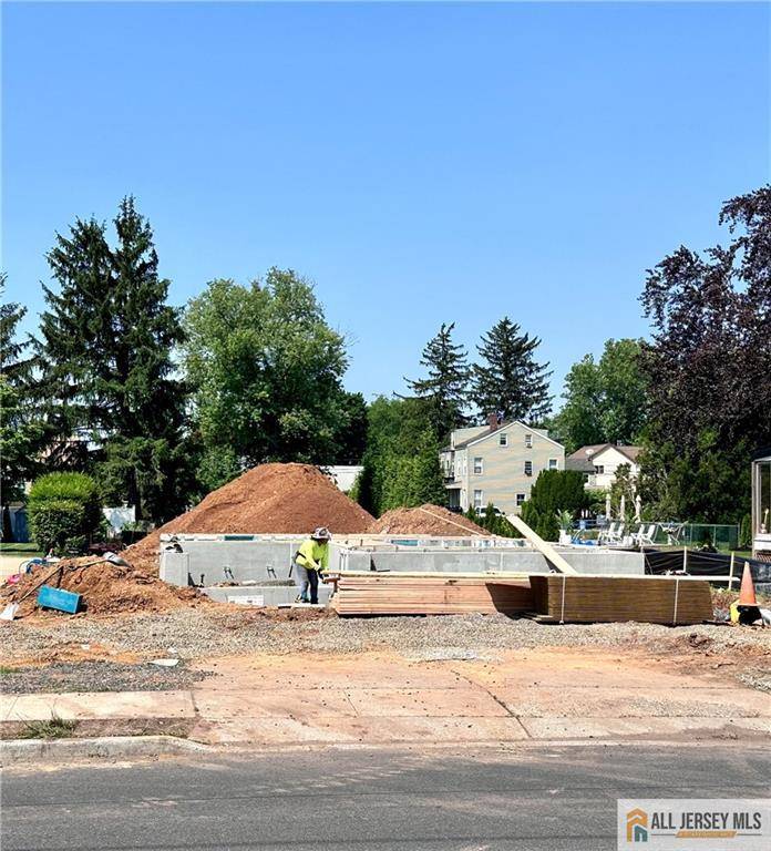 North Brunswick, NJ 08902,929 Hermann RD