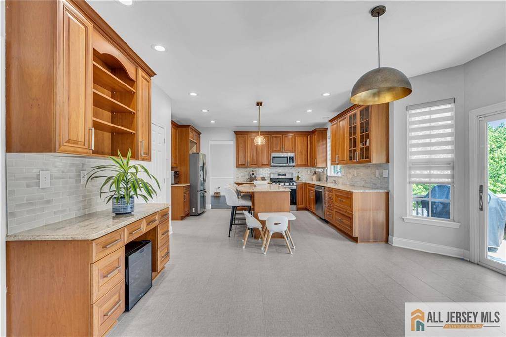 East Brunswick, NJ 08816,11 Hawk CT