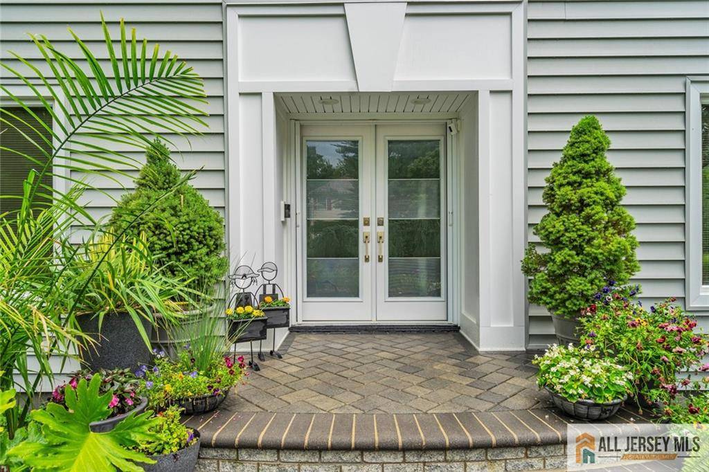 East Brunswick, NJ 08816,5 Leighton DR