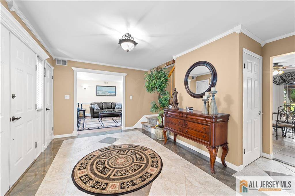 Monroe, NJ 08831,21 Tanglewood PL