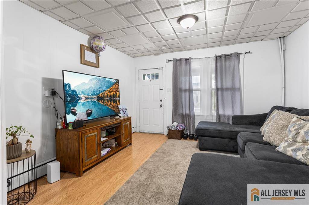 Trenton, NJ 08629,34 Francis AVE