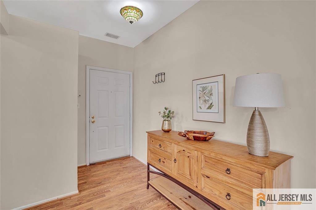South Brunswick, NJ 08852,7011 Elm CT