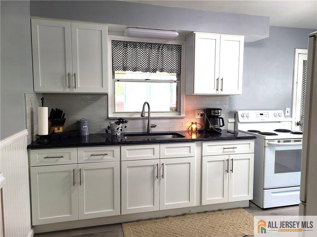 Edison, NJ 08837,318 Hoover AVE