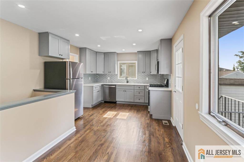 Port Reading, NJ 07064,114 Holly ST