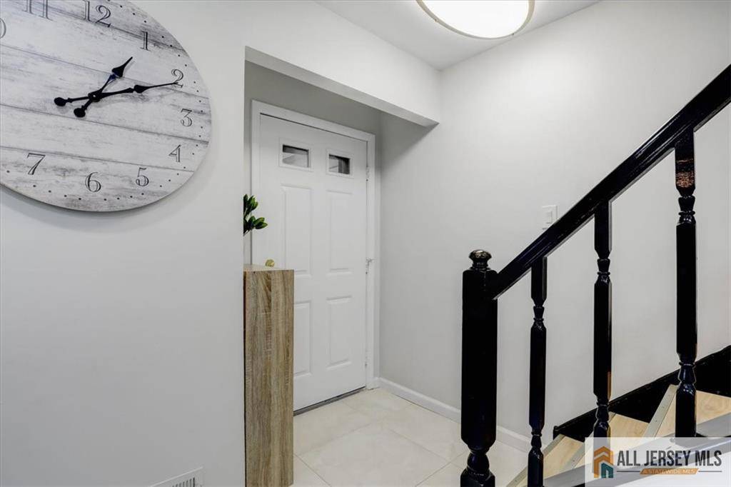 East Brunswick, NJ 08816,6 Morton CT