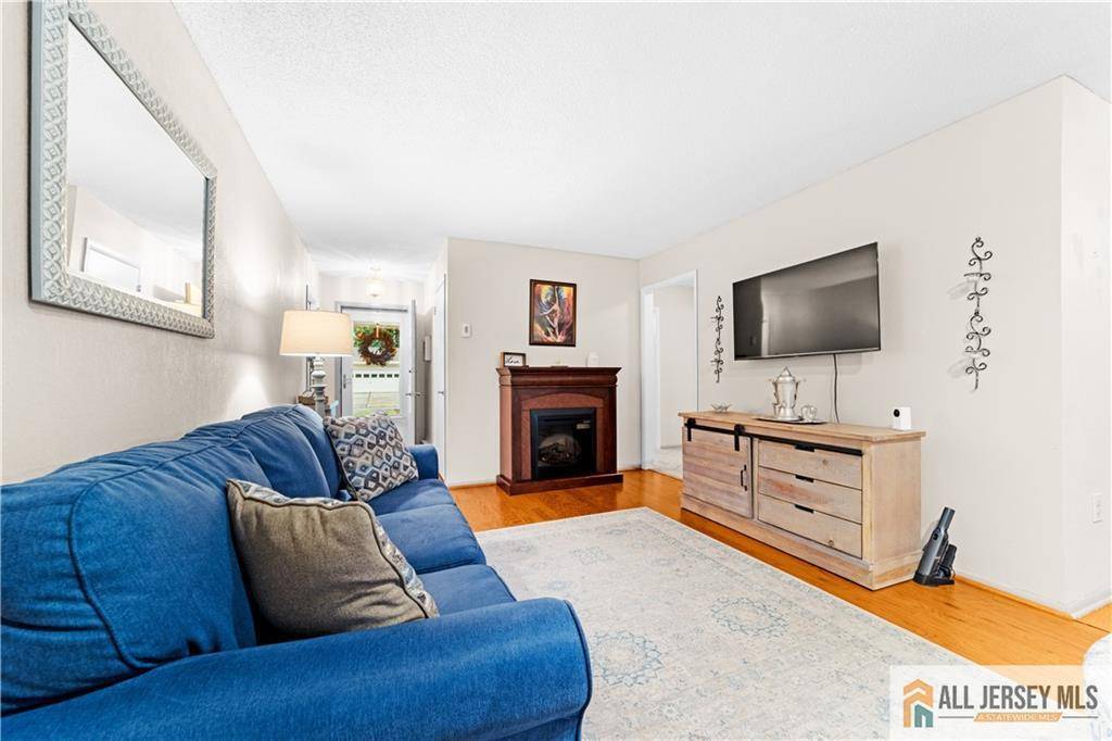 Monroe, NJ 08831,517 Hazen RD #B