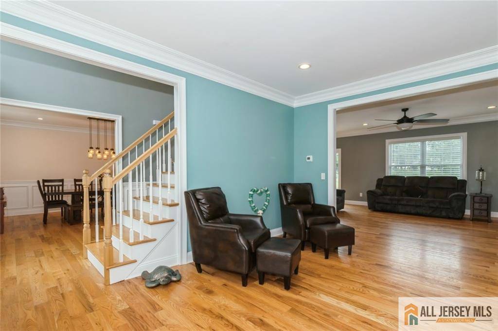 Piscataway, NJ 08854,19 Maplehurst LN
