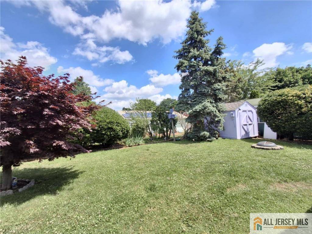 Sayreville, NJ 08859,85 Pinetree DR