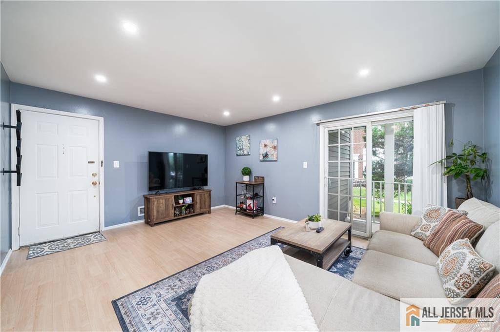 North Brunswick, NJ 08902,48 Clay ST