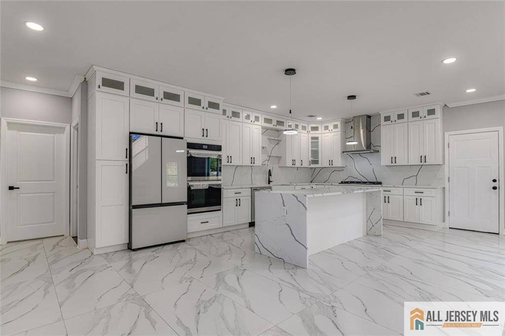 East Brunswick, NJ 08816,6 Terry LN