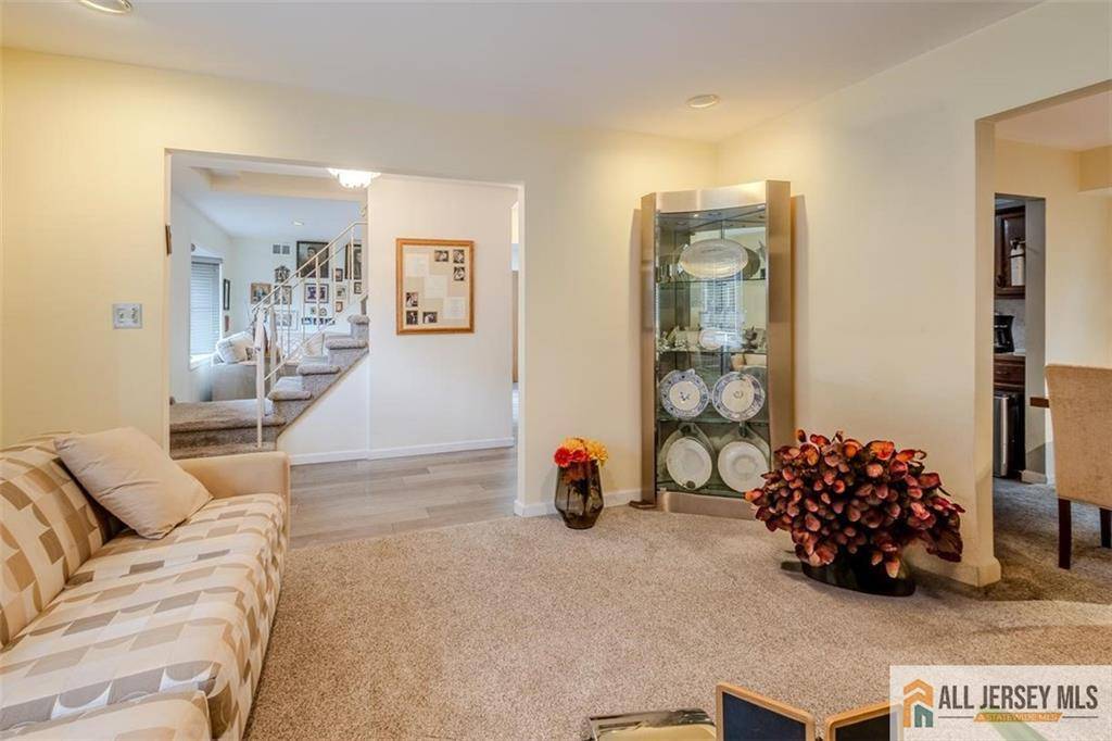 Edison, NJ 08820,64 Netherwood CIR