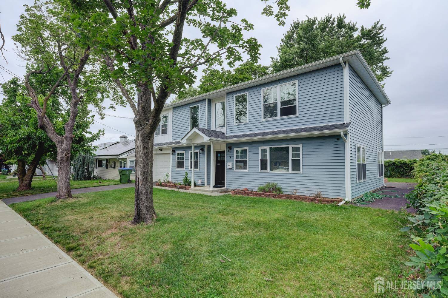 Edison, NJ 08817,7 Windsor RD
