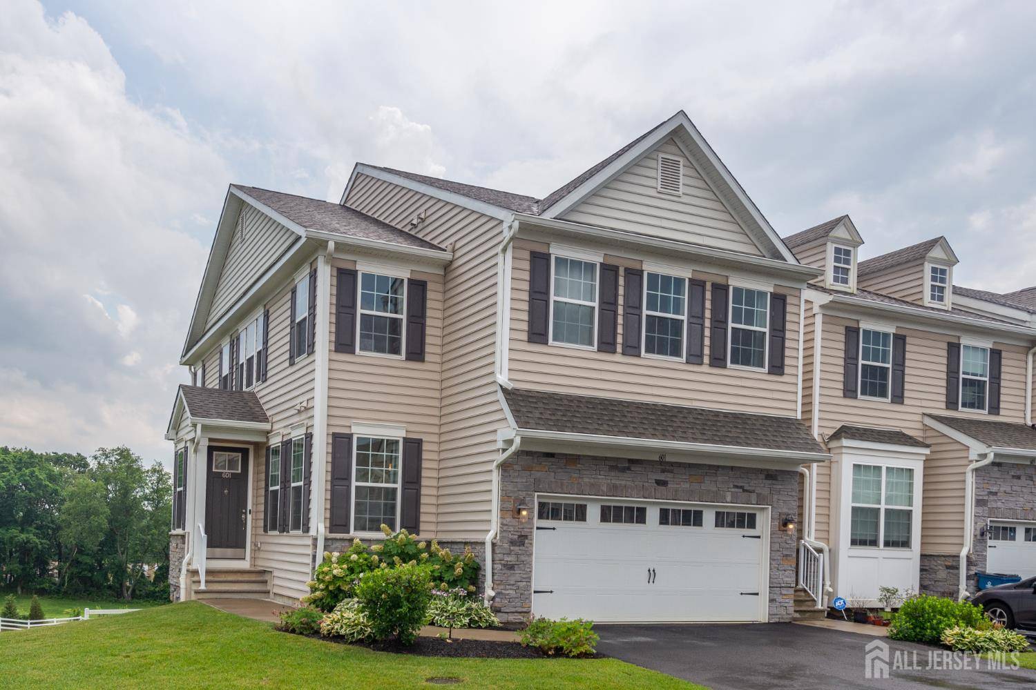 Monroe, NJ 08831,601 Charleston DR