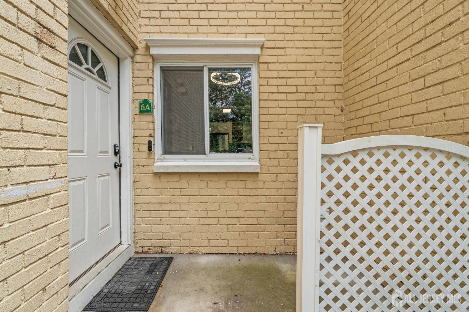East Brunswick, NJ 08816,19 Lake AVE #6A