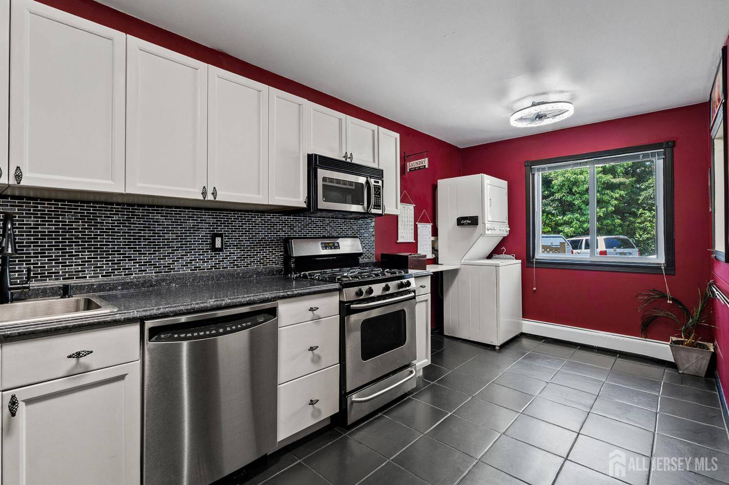 East Brunswick, NJ 08816,19 Lake AVE #6A