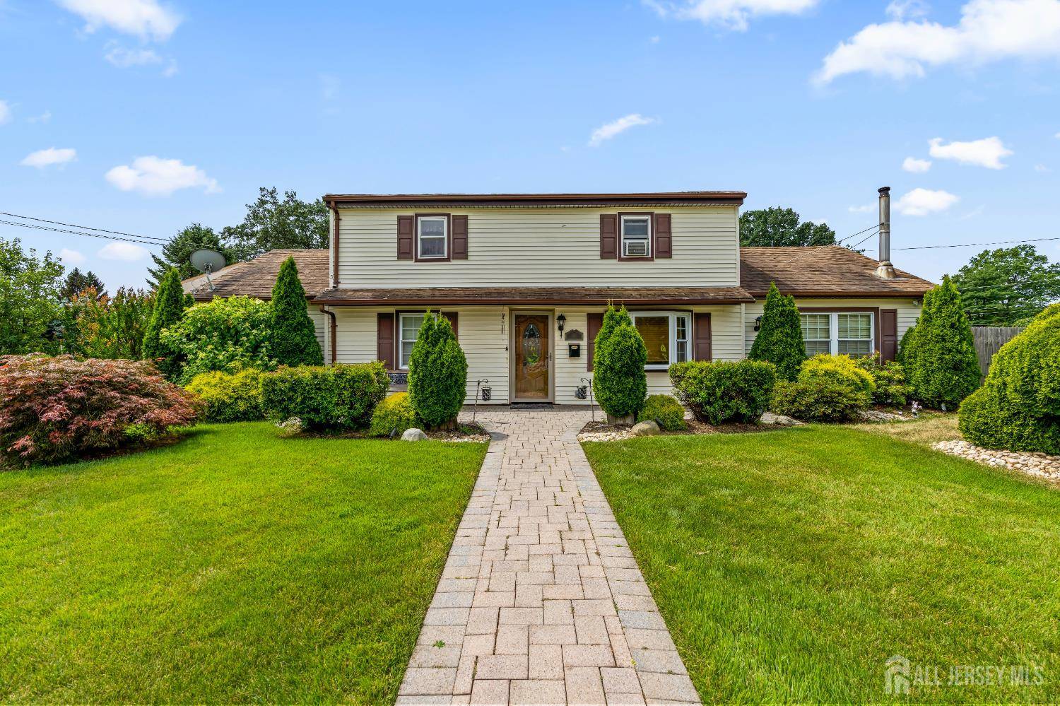 Edison, NJ 08817,32 Glenville RD