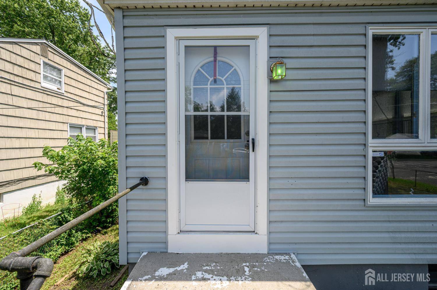 North Brunswick, NJ 08902,1650 Holly RD