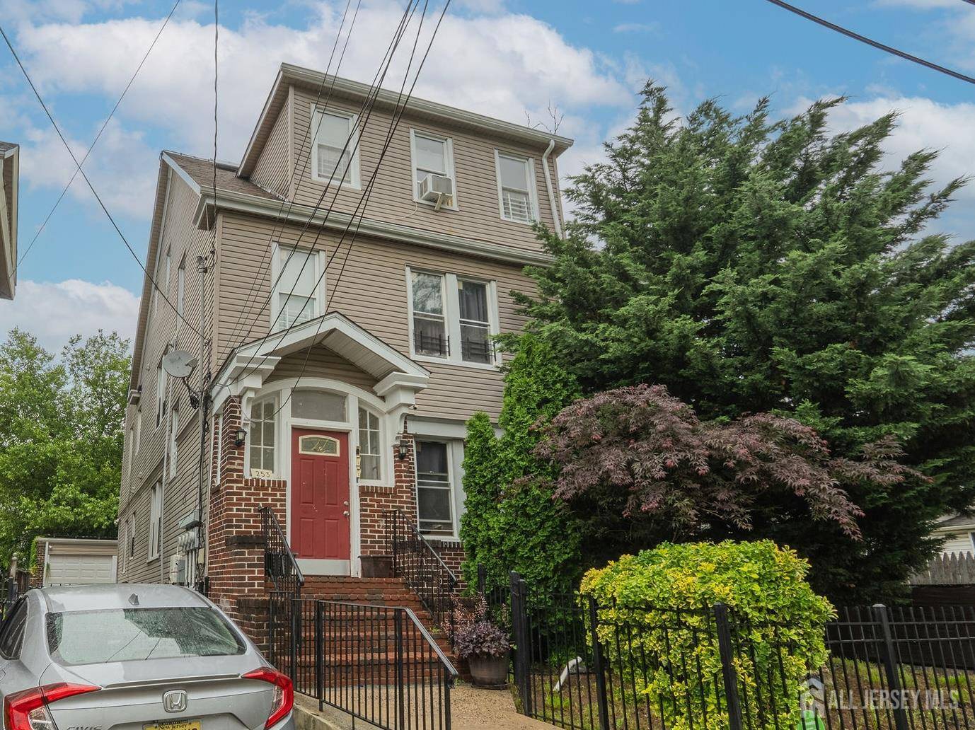 Newark, NJ 07112,253 Goldsmith AVE #3