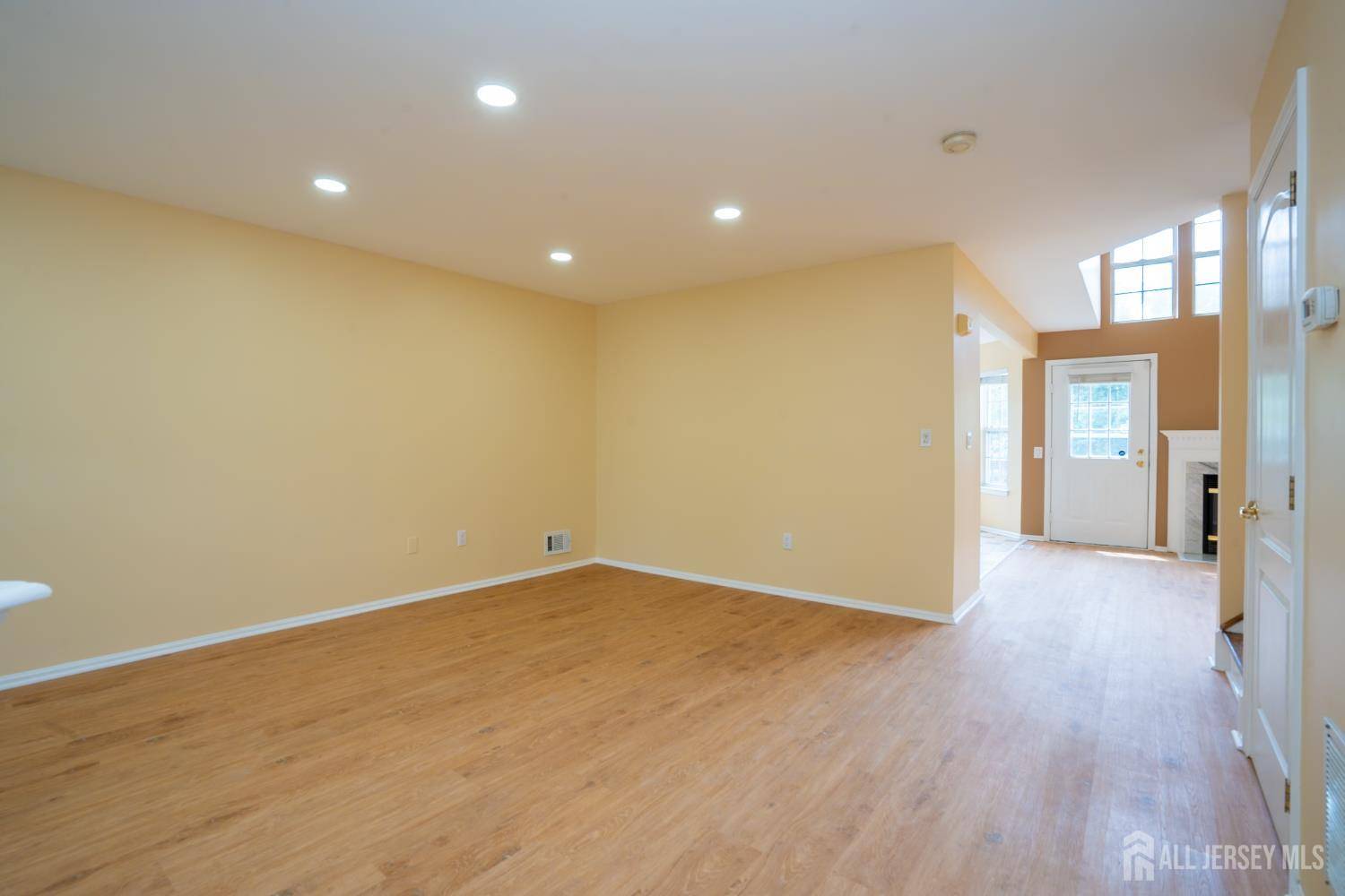 North Brunswick, NJ 08902,61 Jared DR