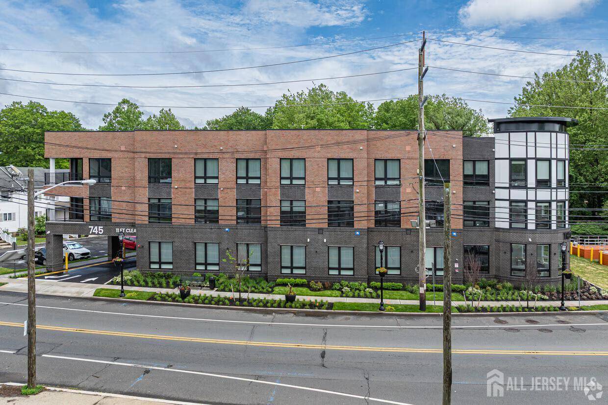 Dunellen, NJ 08812,745 Bound Brook RD #302
