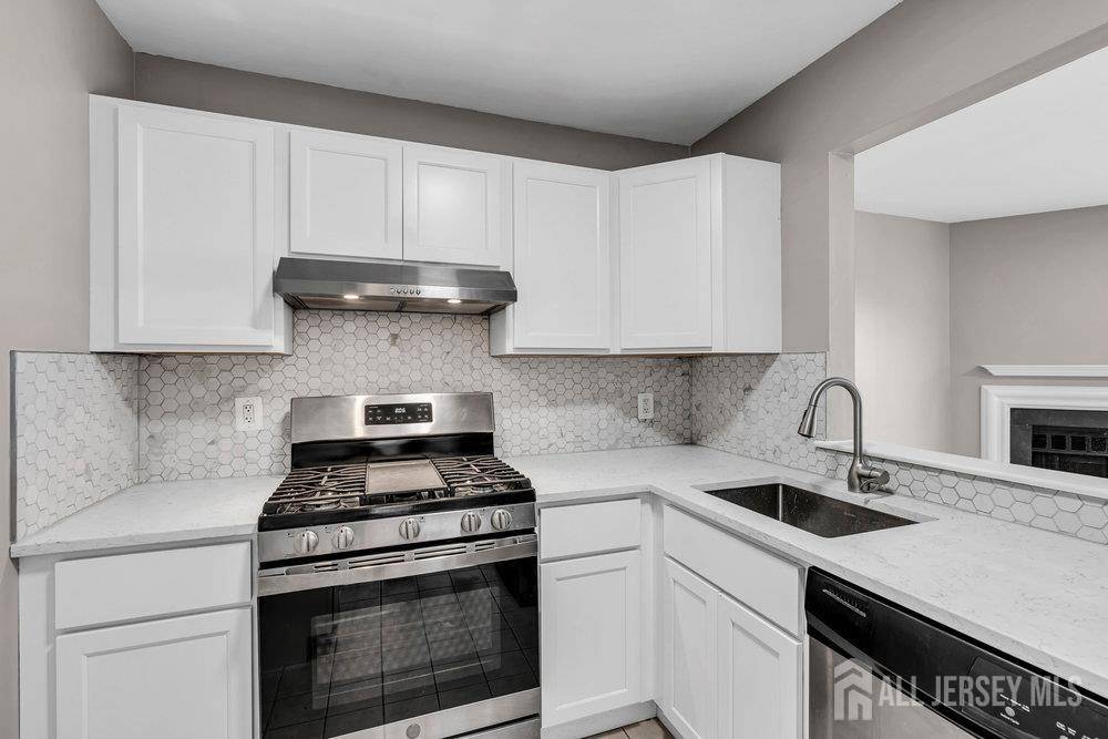 Sayreville, NJ 08859,2609 lighthouse LN