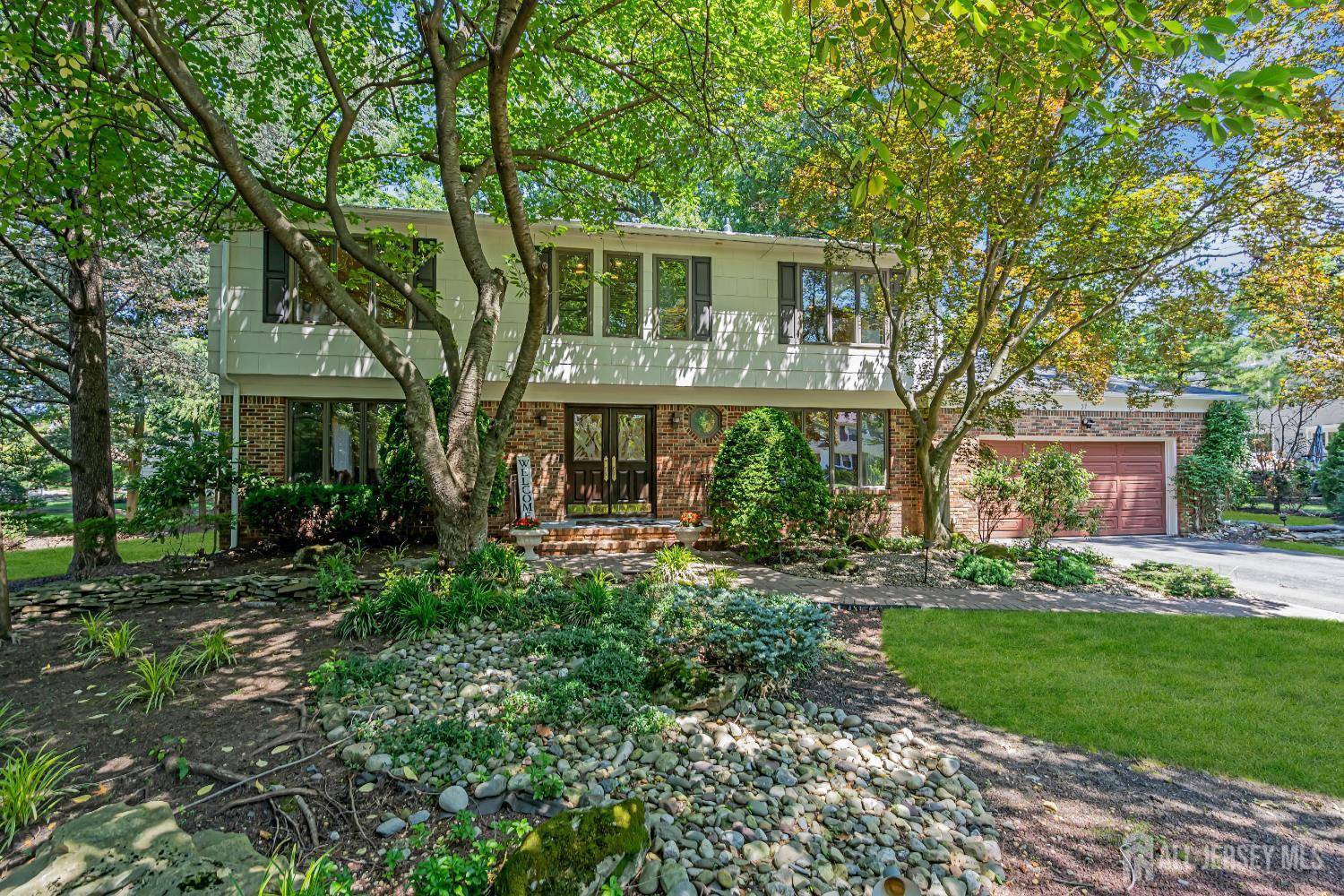 East Brunswick, NJ 08816,27 Darby RD