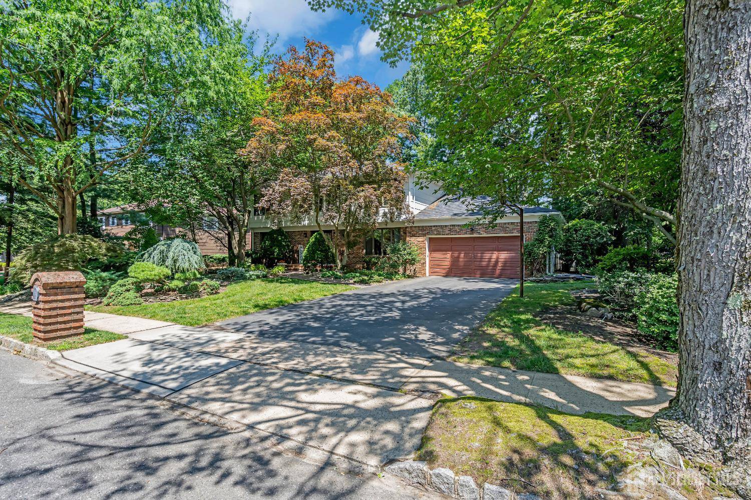 East Brunswick, NJ 08816,27 Darby RD