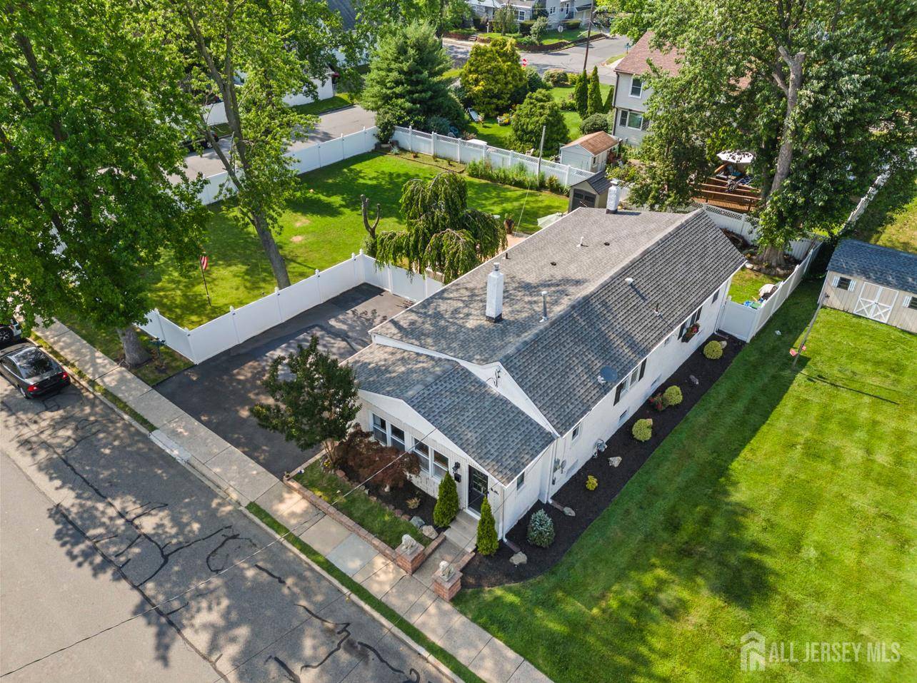 East Brunswick, NJ 08816,40 Highland ST