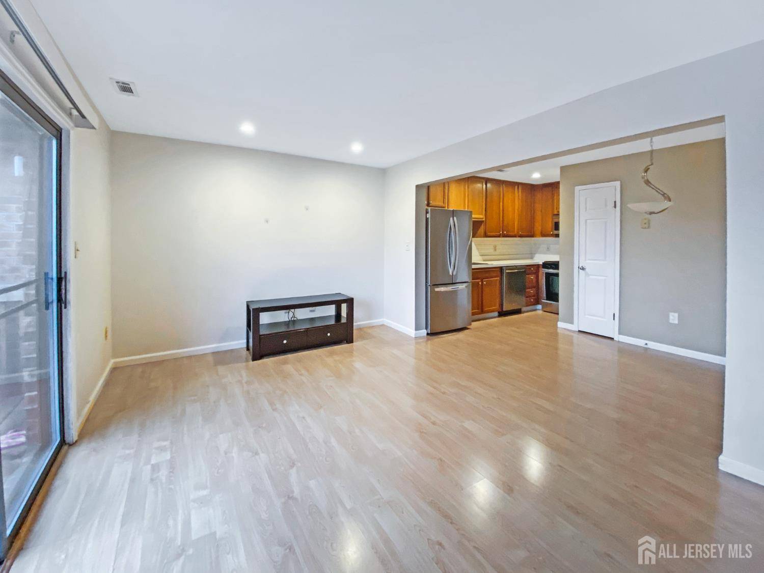 North Brunswick, NJ 08902,3910 Birchwood CT