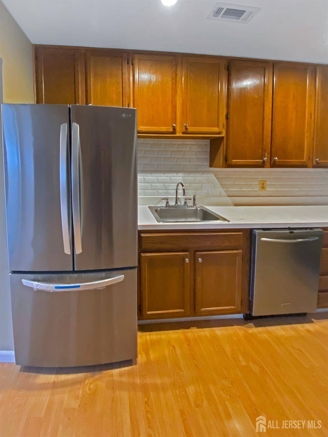 North Brunswick, NJ 08902,3910 Birchwood CT