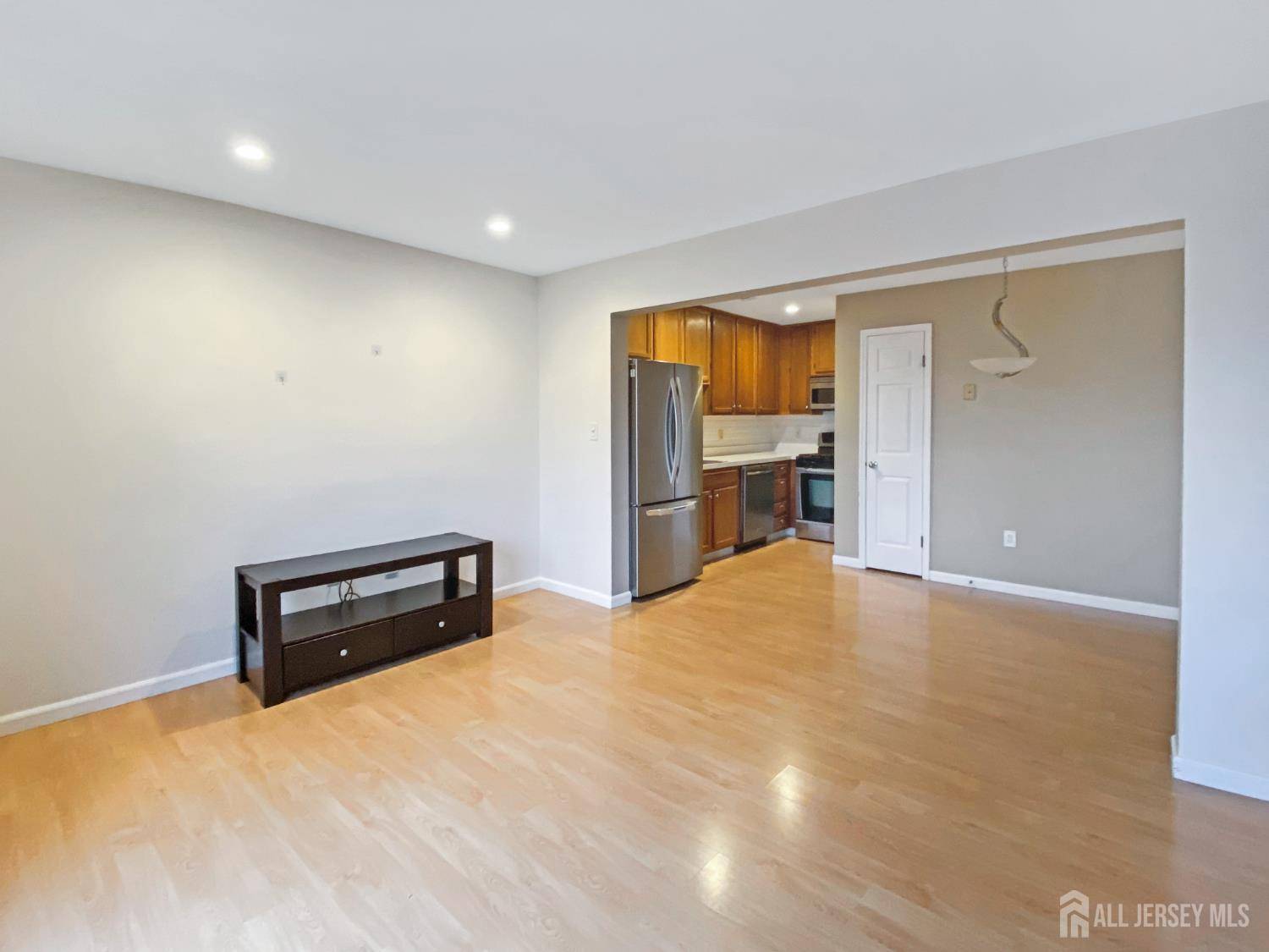 North Brunswick, NJ 08902,3910 Birchwood CT