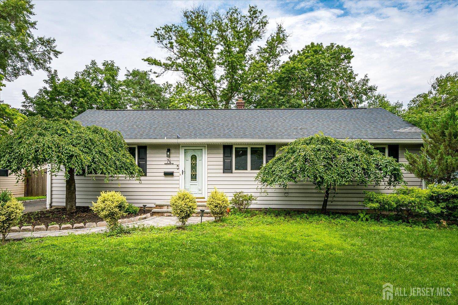 Metuchen, NJ 08840,74 Hazelwood AVE