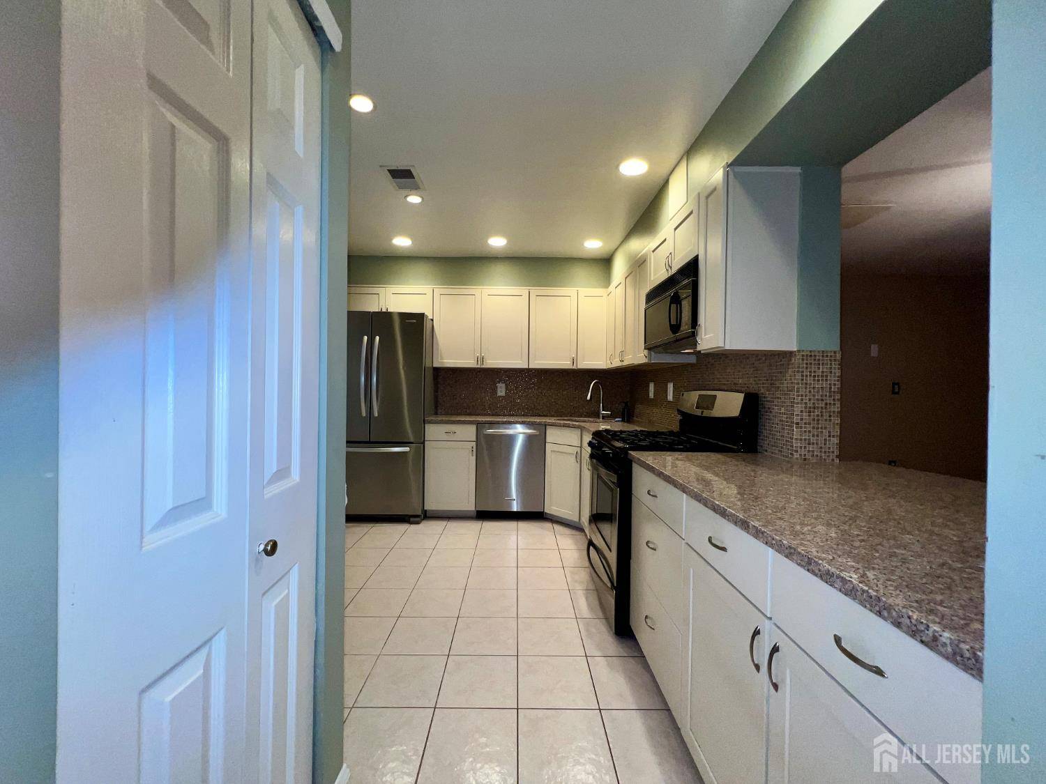 North Brunswick, NJ 08902,37 Albury WAY