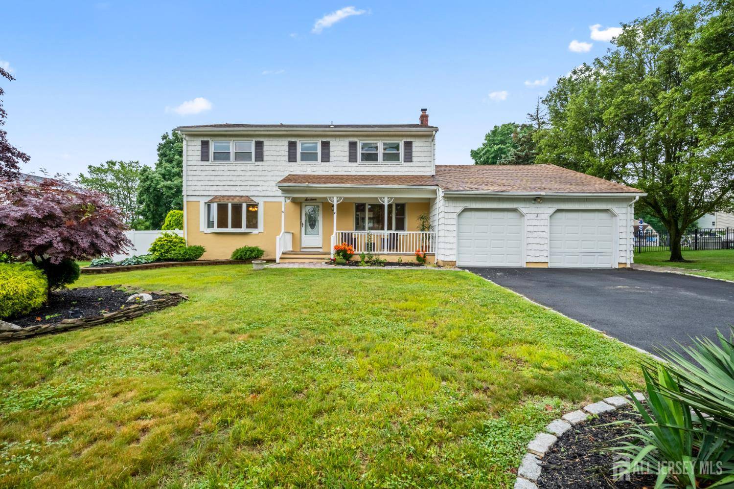 East Brunswick, NJ 08816,16 London DR