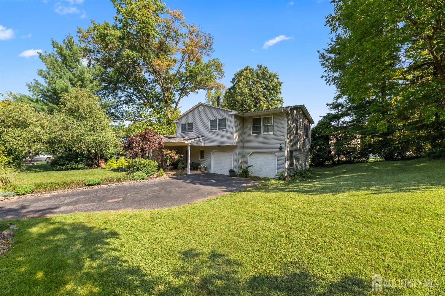 East Brunswick, NJ 08816,53 Rath LN