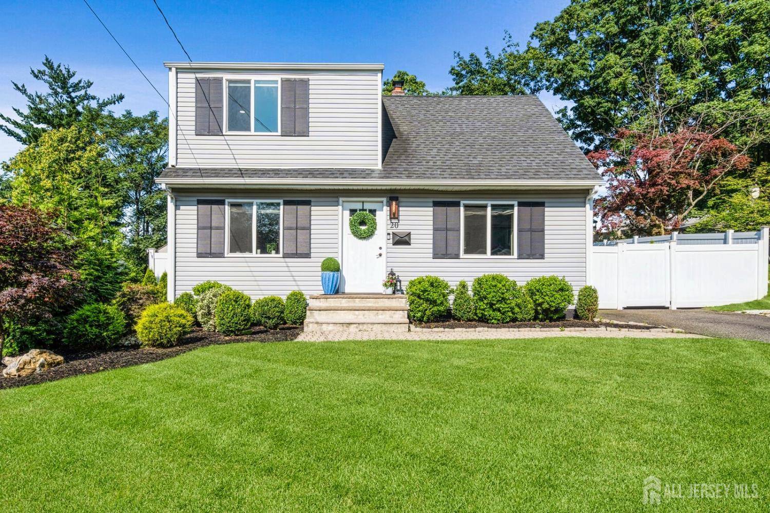 East Brunswick, NJ 08816,20 Diamond CT
